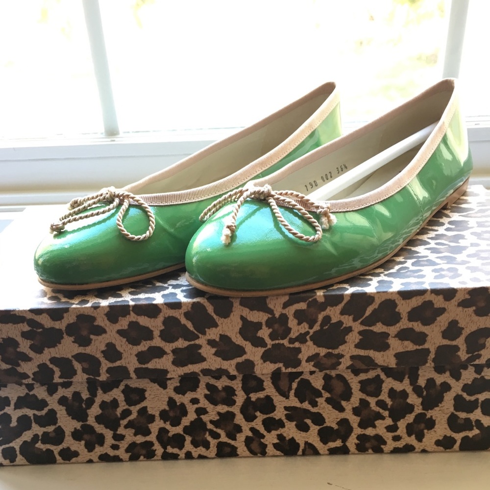 SOLD-FRENCH SOLE Patent Leather Kelly Green Flats